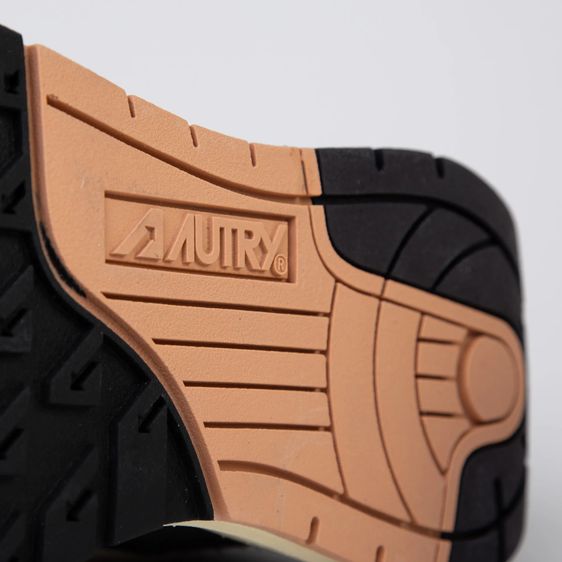 AUTRY SNEAKERS REELWIND WWLM-UP 04