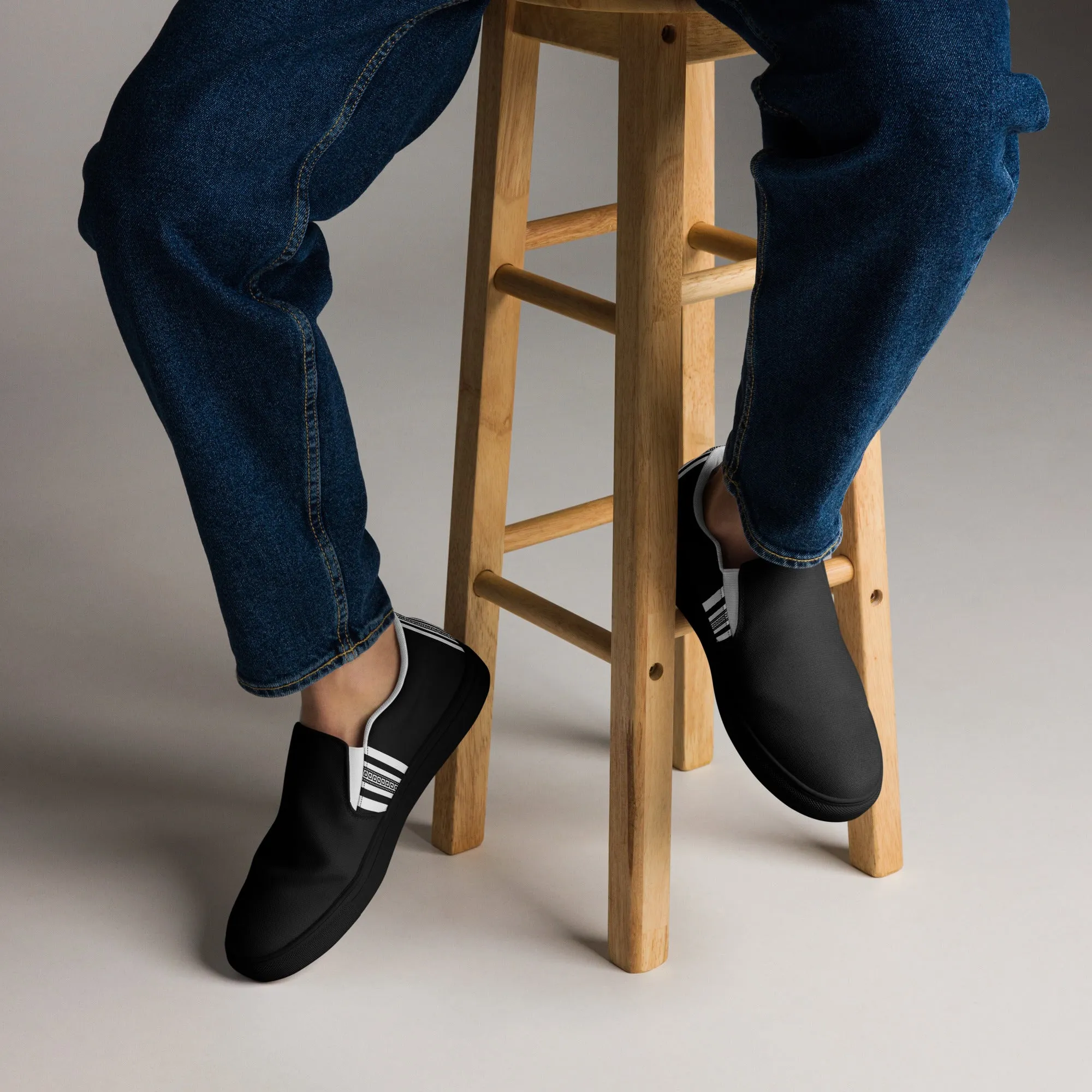 Black White Greek Key Men’s slip-on canvas shoes