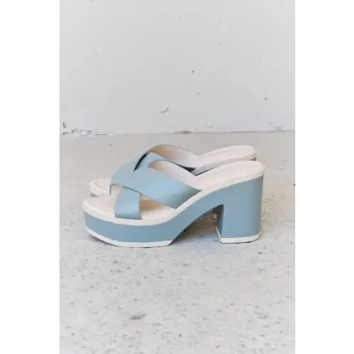 Cherish Blue Contrast Platform Sandals for Summer Chic