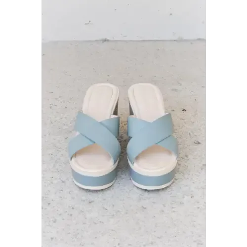 Cherish Blue Contrast Platform Sandals for Summer Chic