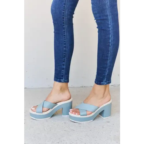 Cherish Blue Contrast Platform Sandals for Summer Chic