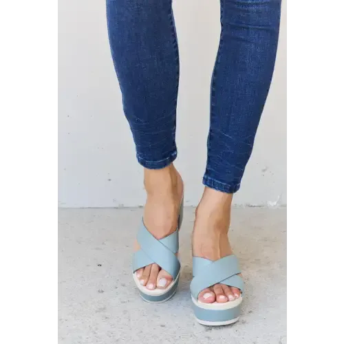 Cherish Blue Contrast Platform Sandals for Summer Chic