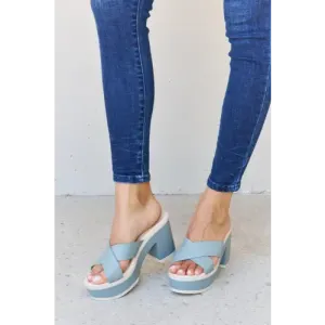 Cherish Blue Contrast Platform Sandals for Summer Chic