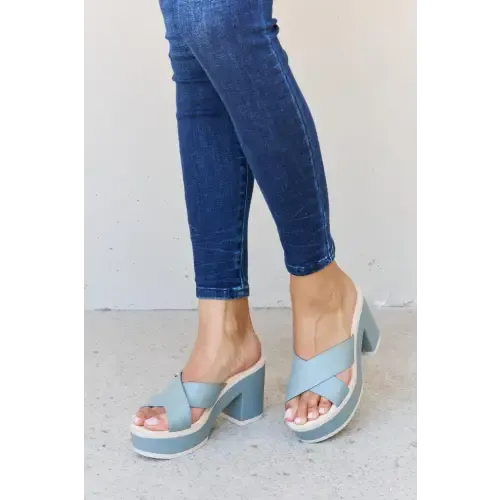 Cherish Blue Contrast Platform Sandals for Summer Chic