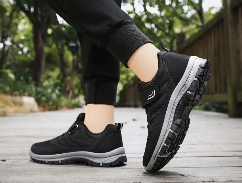 Classic Minimalist Water-Resistant Sneakers for Hiking and Outdoor Activities