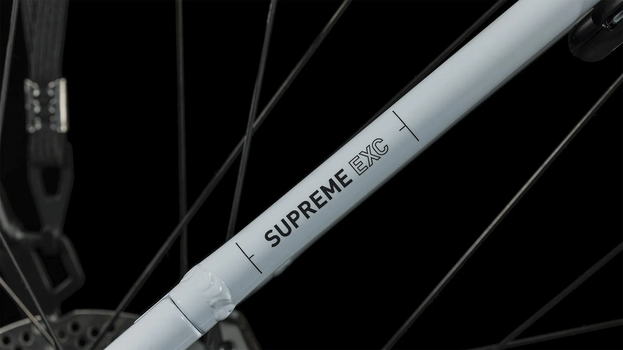CUBE SUPREME HYBRID EXC 500 FLASHWITE/BLACK