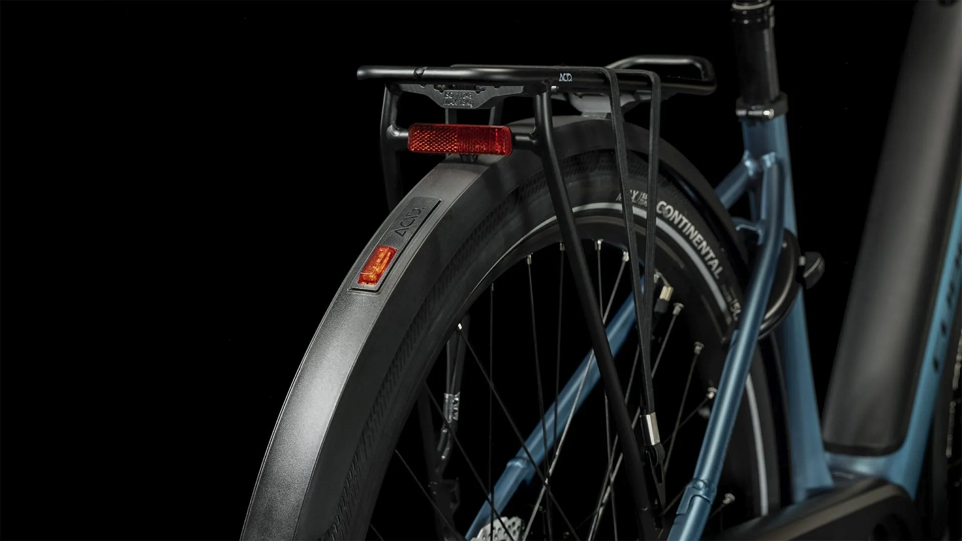 CUBE SUPREME HYBRID EXC 625 BLUE/BLACK