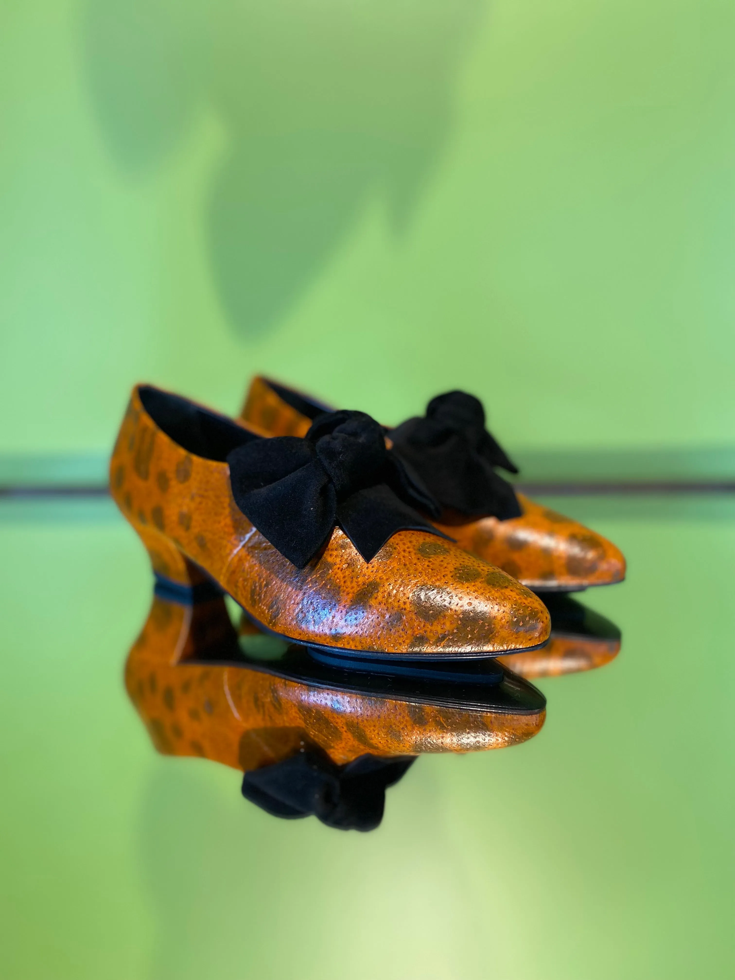 KR BOW SHOE opt.4 Icelandic Wolffish leather