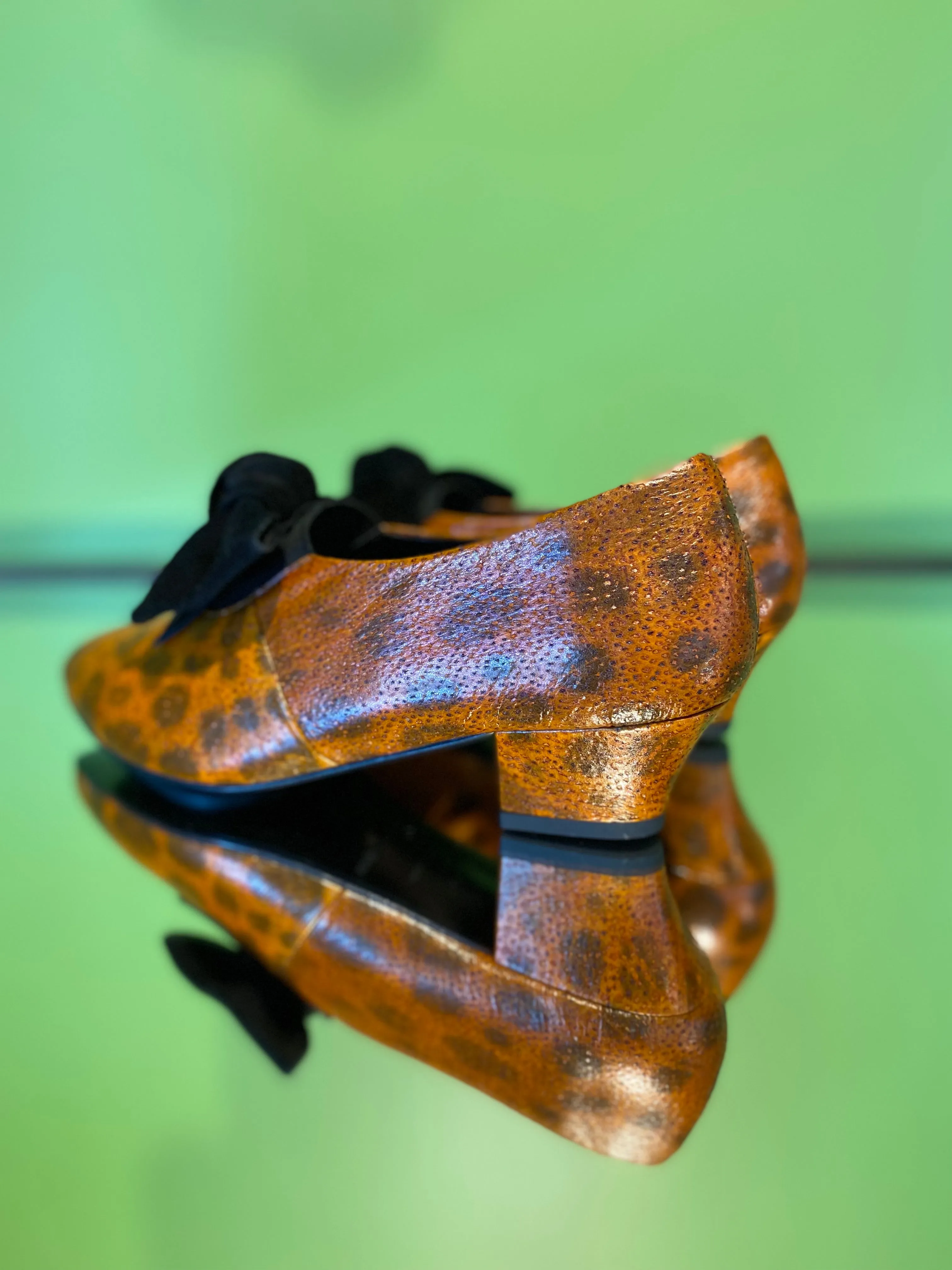 KR BOW SHOE opt.4 Icelandic Wolffish leather