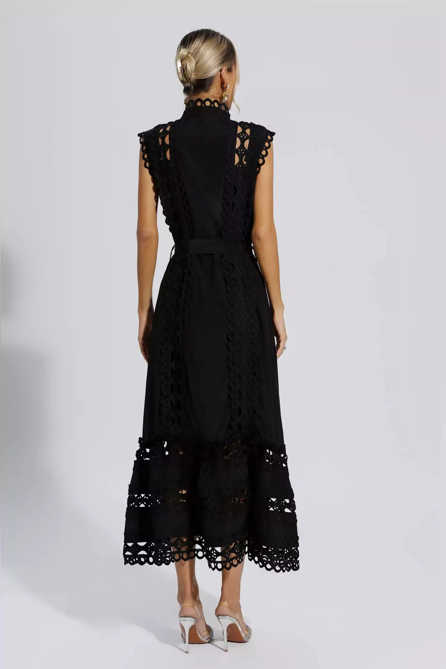 Maxi Dress – Sleeveless Eyelet Lace – Elegant Evening Style