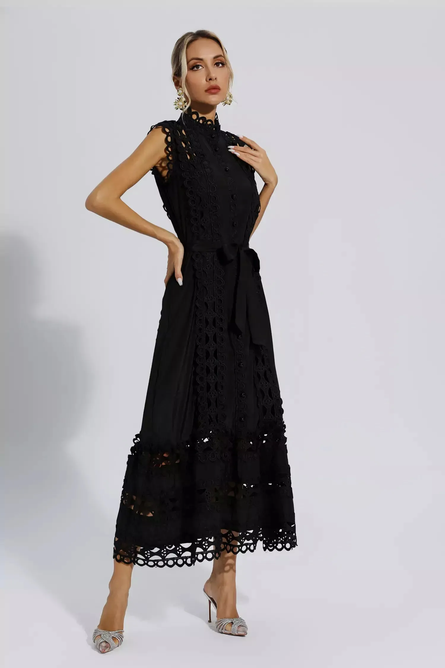 Maxi Dress – Sleeveless Eyelet Lace – Elegant Evening Style