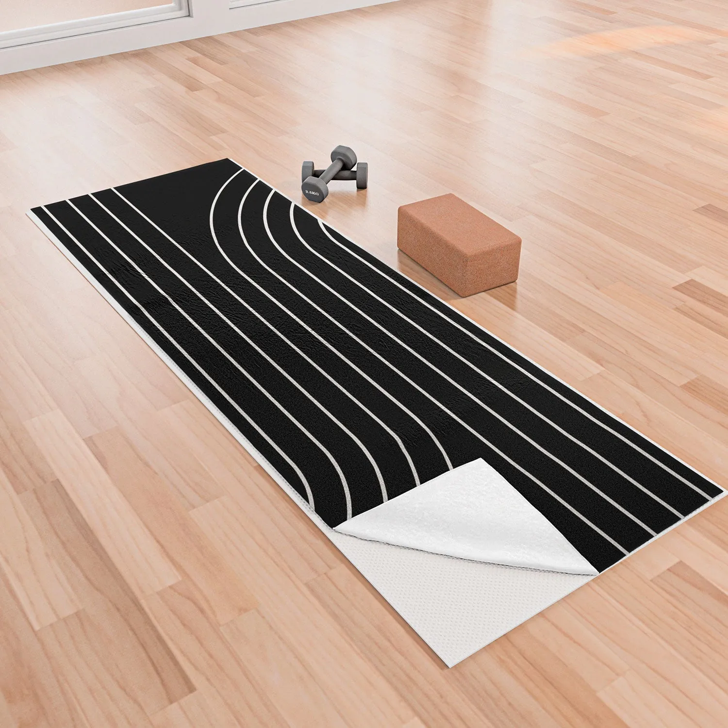 Minimal Line Curvature Black Yoga Towel