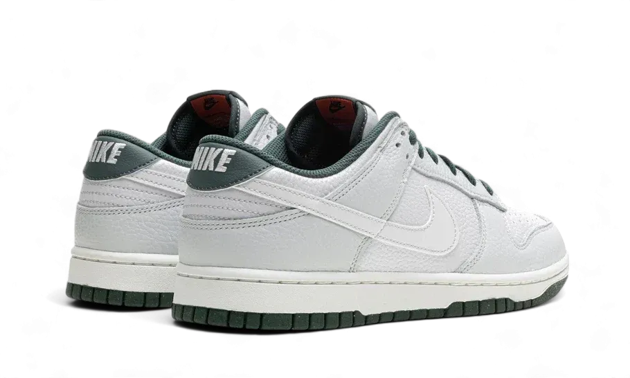 Nike Dunk Low Retro SE Photon Dust Vintage Green