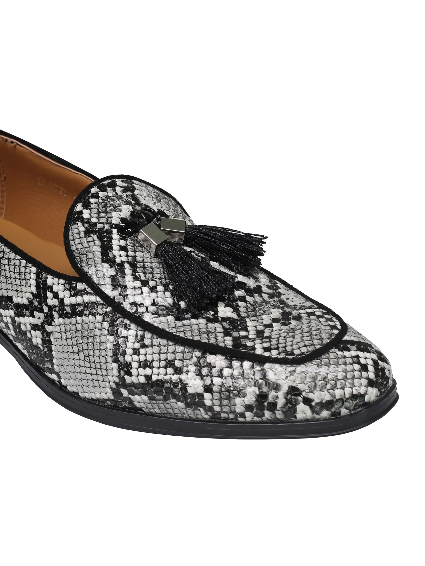 PRINTED EFFECT TASSEL LOAFERS IN BLACK WHITE