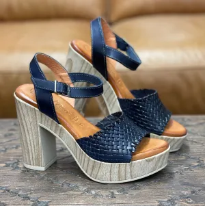 Raquel Perez Teatro Navy Heel